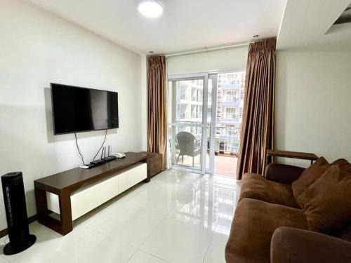 Malabanias Apartment | Sheryll Escapes - 314 La Grande Studio, Comfy studio with hotel amenities!