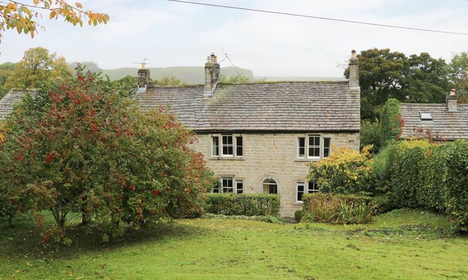 Cracoe Cottage | SHIERS FARMHOUSE, character holiday cottage, with open fire in Cracoe