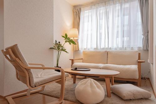 Chinatown Apartment | SHIKA HOME 横浜中華街-高級ファミリーカップル向けワイドキングベットホームシアター駅徒歩4分 長期滞在者向け定期清掃サービス Luxury Family CoupleRoom with Home Theater 2m Large Bed 4min to Station