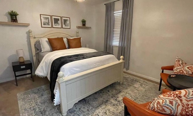 Amarillo House | Shiloh House 3-bed, 2 bath, living room, garage