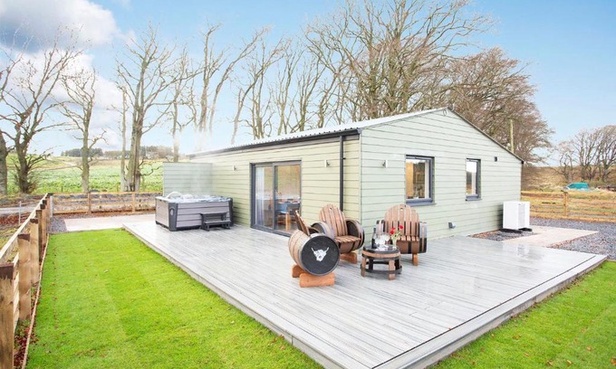Eddleston House | Shiphorns luxury cabin with a hot tub