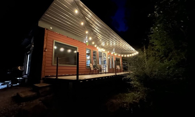 Stanton Cabin | Shipping Container Cabin in the Woods of Red River Gorge-HotTub-Secluded-Private