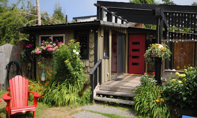 Tofino Apartment | Shipwreck Cottage at Chesterman Beach