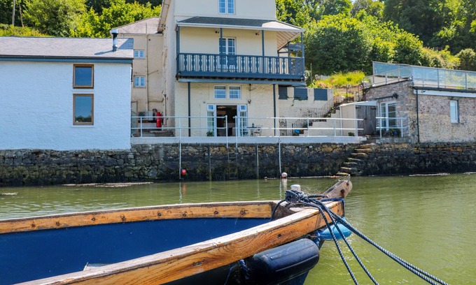 Brixham Cottage | SHIPWRIGHTS, romantic, with a garden in Galmpton, Torbay