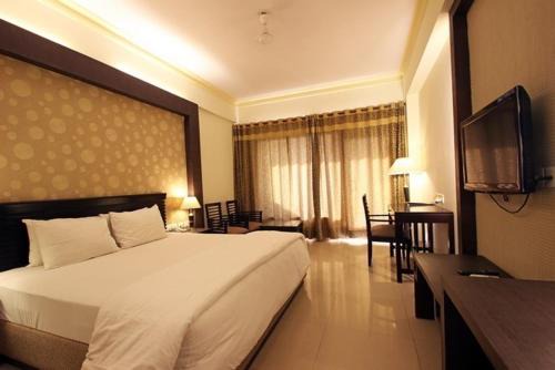 Shahjahanpur Resort | Shiva Oasis Resort