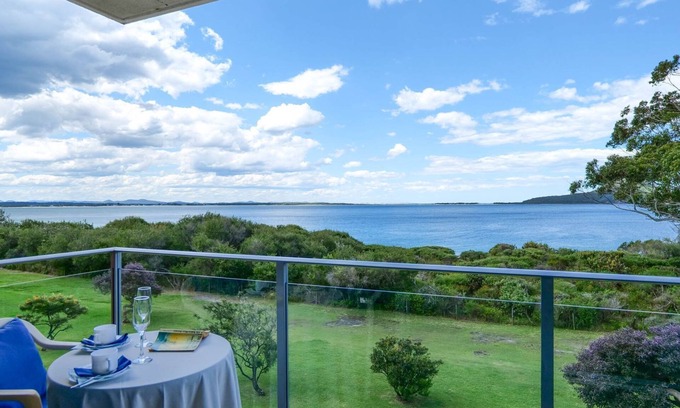 Nelson Bay Apartment | Shoal Bay Beach Waterfront