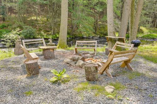 Shohola House | Shohola Creek On-Site Updated Getaway with Deck!