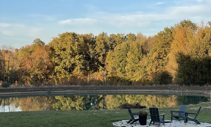 Grayridge House | Shop House located 8 miles from Otter Slough Conservation Area