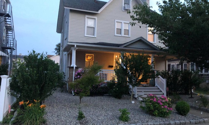 Point Pleasant Beach House | Shore Beats Work-ING! Beach:3 Minute Walk-6 Houses Summer Weekly Getaway Hot Tub