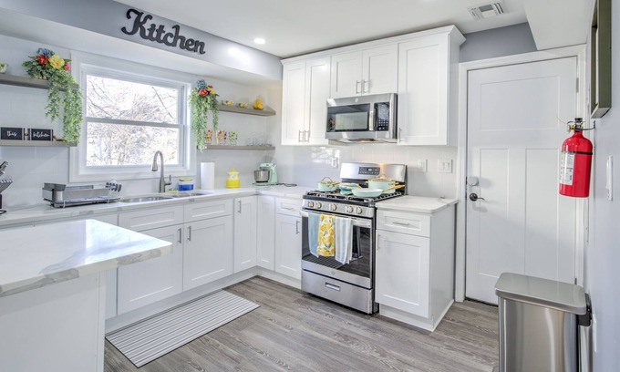 Keansburg House | Shore house Family Vacation Home, NJnPet Friendly, 5-min walk to the theme park!
