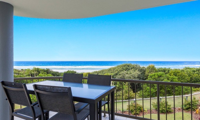 Hastings Point Apartment | SHORELINE 6 WITH OCEAN VIEWS TO SEE THE WHALES