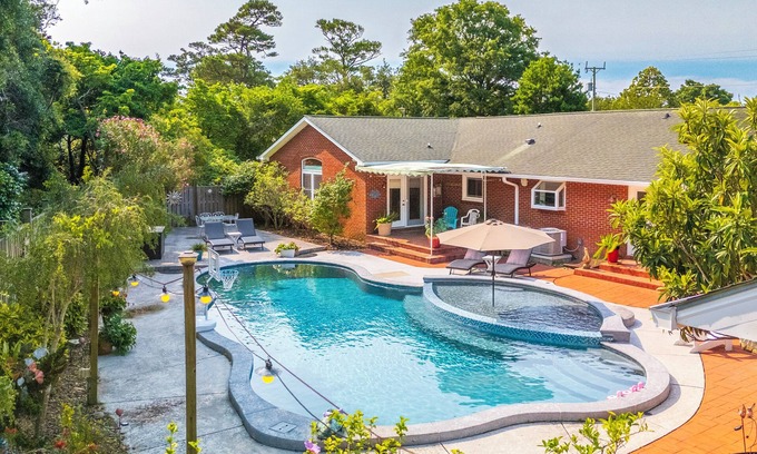 Morehead City House | Shoreline Estate-5BR Pool Retreat w/Chef's Kitchen