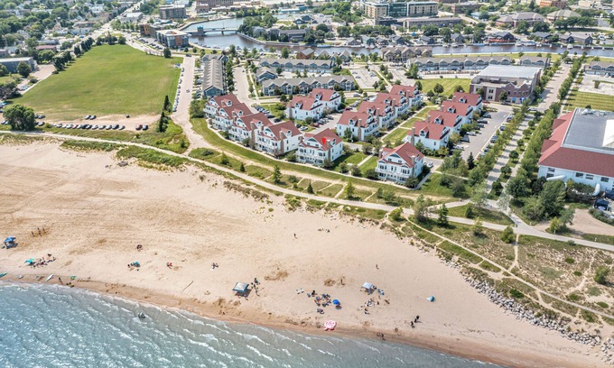 Sheboygan Villa | Shoreline Sanctuary - 4 Bedroom Beachfront Condo