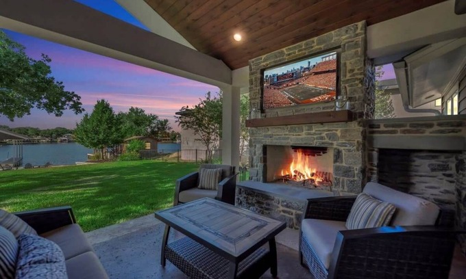 Granite Shoals House | Shorewood Manor- Open Water Lakefront w/Boat Dock