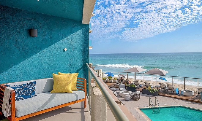 Carlsbad Village Hotel | Short Distance From The Well Known Sites! Outdoor Pool, Free Petit Breakfast!
