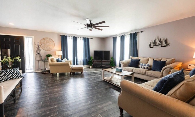 Sioux Falls House | Short Drive Away From Sioux Falls Shopping Hotspots