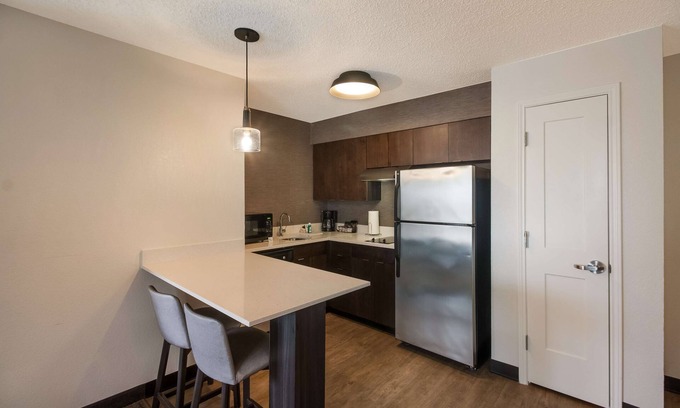 Richardson Resort | Short drive from Addison Airport! Pet-friendly, Breakfast, Pool, Tennis Court!