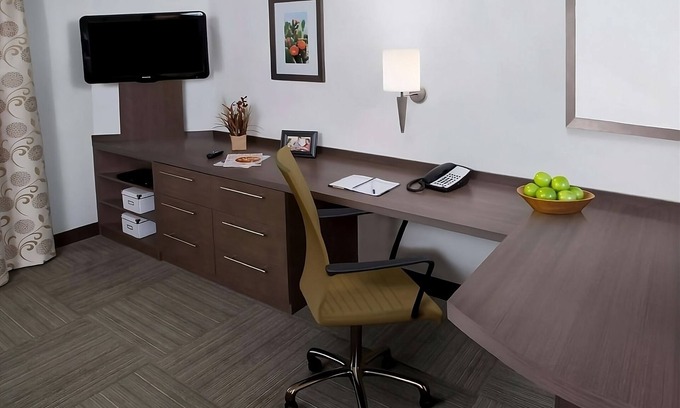Memorial Hotel | Short drive to Houston Museum of Natural Science! Free Parking! Kitchenette!