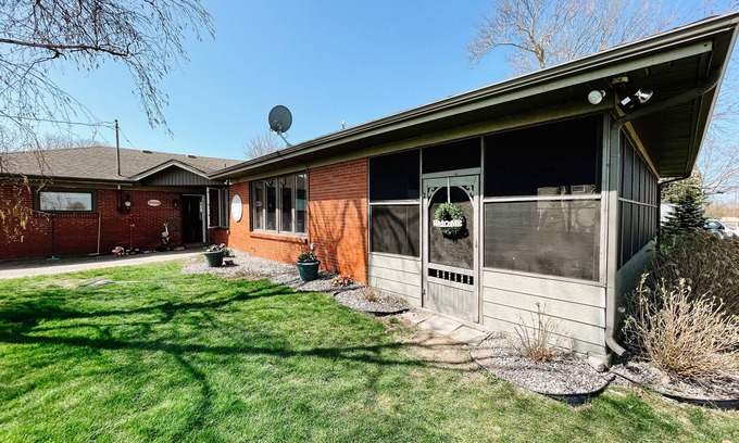 Leamington House | Short Drive to Point Pelee! Forget Your Worries in This Spacious & Serene Space