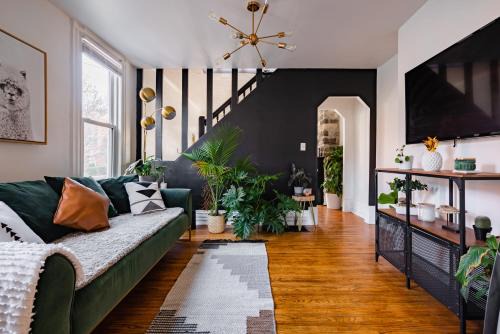 Victorian Village House | Short North Convention King Bed Free Parking!