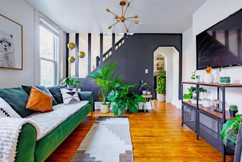 Victorian Village House | Short North Convention King Bed Free Parking!
