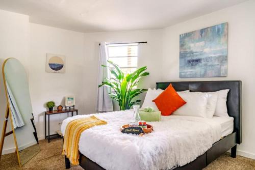 Victorian Village Apartment | Short North Convention Private Parking Pets