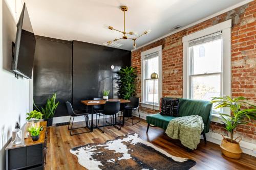 German Village House | Short North Convention Private Parking Pets!