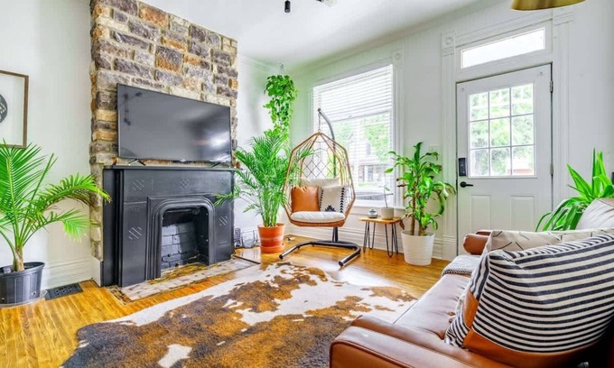 Downtown Columbus House | Short North – Pets – Parking Free - Convention