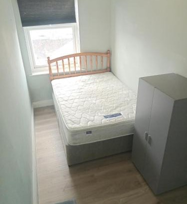 Stoke-on-Trent House | Short Stoke Stays