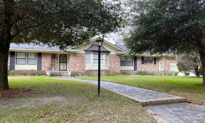 Savannah House | Short Term Furnished 3 bed/2.5 bath Home Near Hospitals