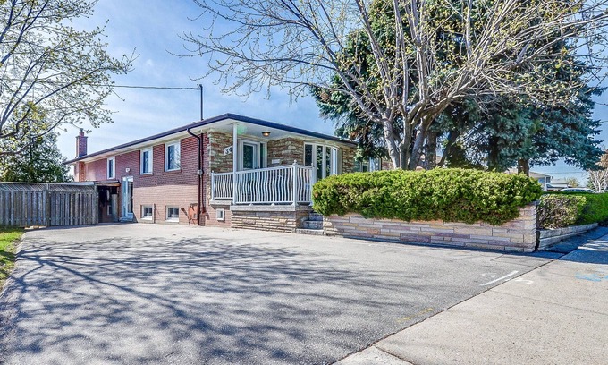 York University Heights House | Short Term Rental near York University (Keel & Finch ave)