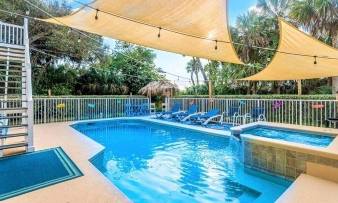 North Beach House | Short walk Beach/rent a golf cart Heated Pool Hot Tub Jacuzzi ,Total privacy !