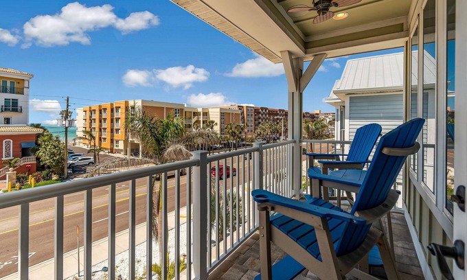 Redington Beach House | ⭐Short Walk to Beach-Awesome Outdoor Space-Redington Beach Townhouse 16305⭐