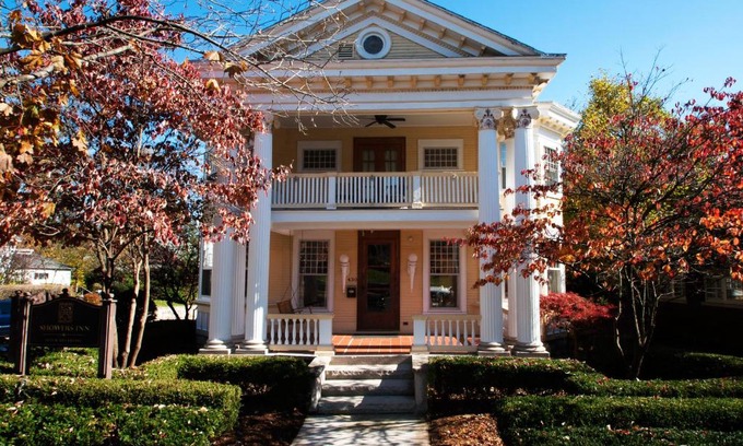 Bloomington Bed & Breakfast | Showers Inn