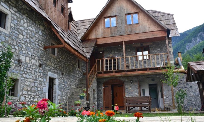 Theth House | Shpella Guesthouse Theth