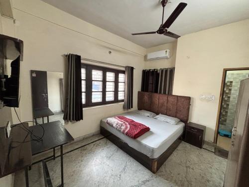 Dehradun House | Shree Ji Home Stay Peaceful & Comfortable Rooms in Dehradun