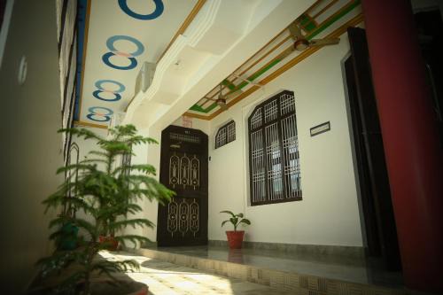 Faizabad House | Shri Narayanam Guest House and Home Stay