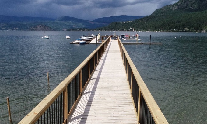 Blind Bay Resort | Shuswap 3 Bedroom Cottage with lake access