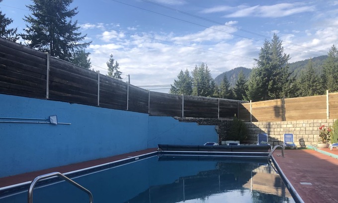 Blind Bay House | Shuswap Lake View Gorgeous RV