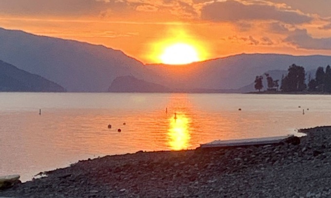 Anglemont House | Shuswap Lake Waterfront Home for Rent