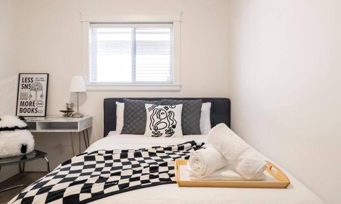 Richmond House | Si & Daniel Home Near YVR Airport & Skytrain Separate Entry Free Parking