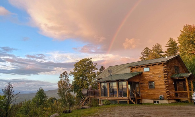 Dalton Cabin | SI Incredible Views from this log cabin with large deck, huge yard, fire pit, hot tub, dog friendly!