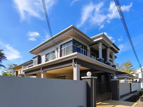 Sibu House | Sibu T3 Homestay- 5 Bedrooms