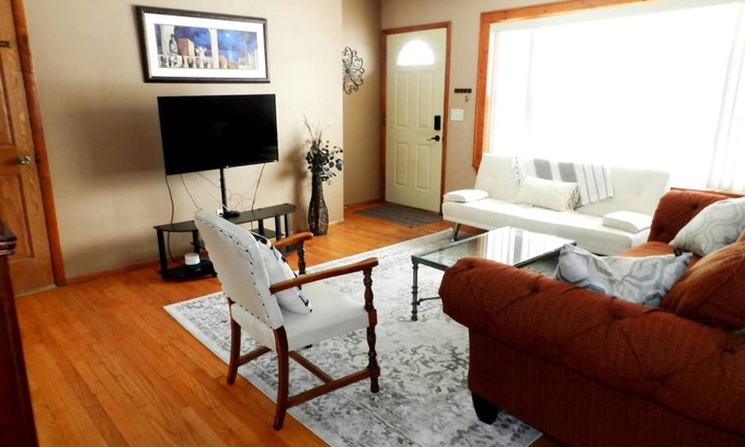 Monona House | Side A-Convenient and comfortable home near waterfront-