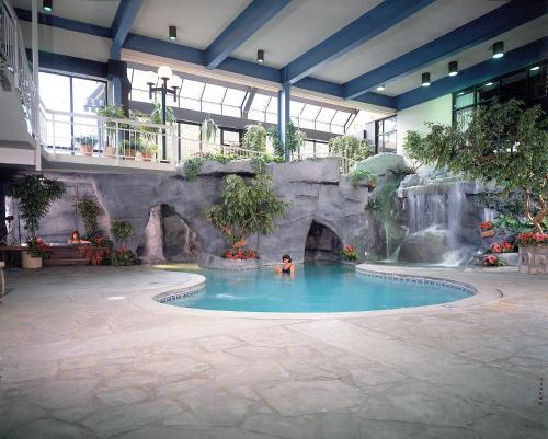 Gatlinburg Hotel | Sidney James Mountain Lodge