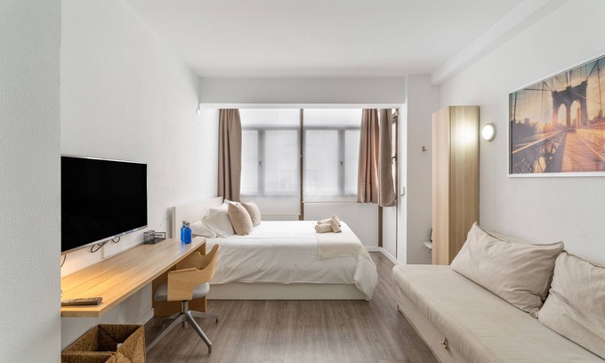 Las Palmas de Gran Canaria Apartment | Siempreviva Beach Las Canteras, with Wi-Fi