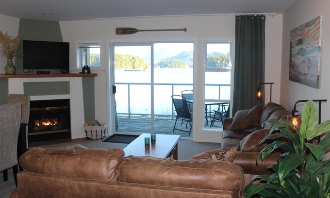 Tofino Apartment | Siennas Harbour House
