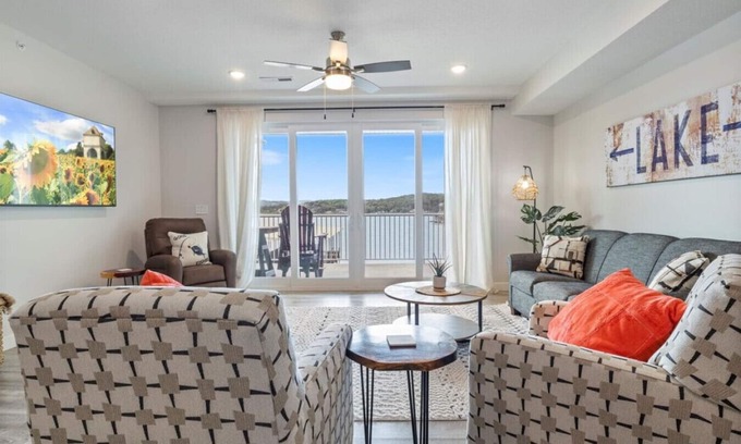Camdenton Condo | Sierra Bay Sweet Retreat - Two Pools & More!