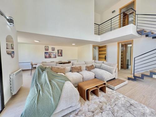 Kfardebian Apartment | Sierra Faqra Duplex 3BR w Balcony