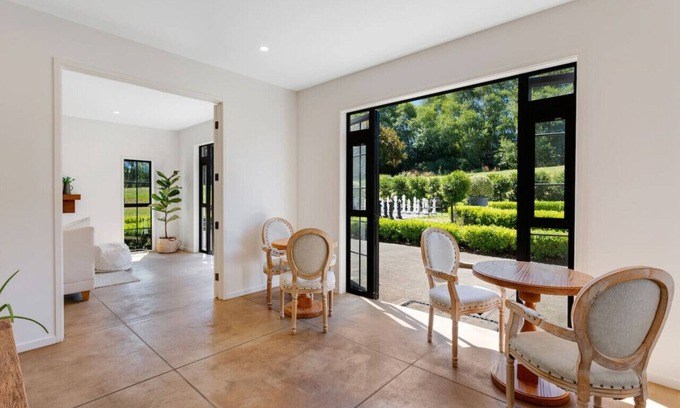 Dairy Flat House | Sierra Sky Manor located in Countryside